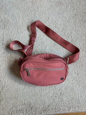 lululemon everywhere belt bag pink clay Wordmark Crossbody 1L Lululemon Pink Clay/ Pink Pastel